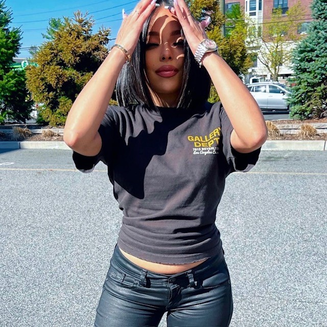 woman wearing black t-shirt with black lowrise pants